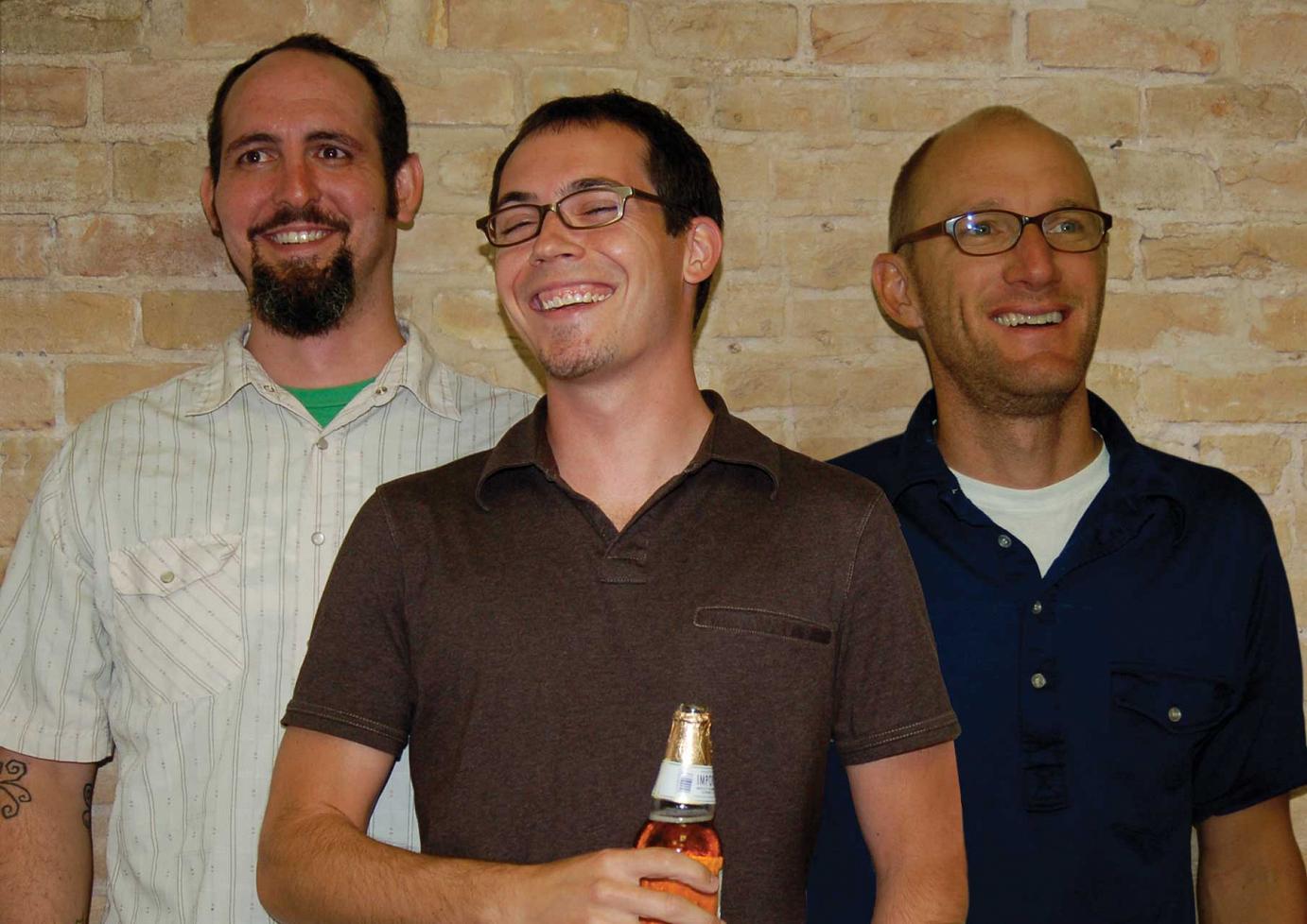 DIE DREI VON DER WÜRSTCHENBUDE. DIE DECODER RING BOSSE GEOFF PEVETO, PAUL FUCIK UND CHRISTIAN HELMS (V.L.N.R.)