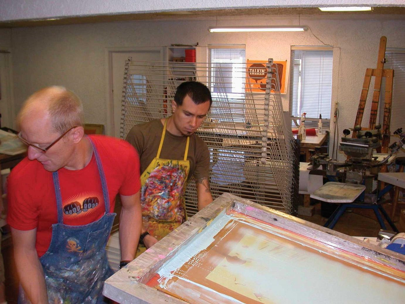 CHRISTIAN UND PAUL BEIM HANDSIEBDRUCK